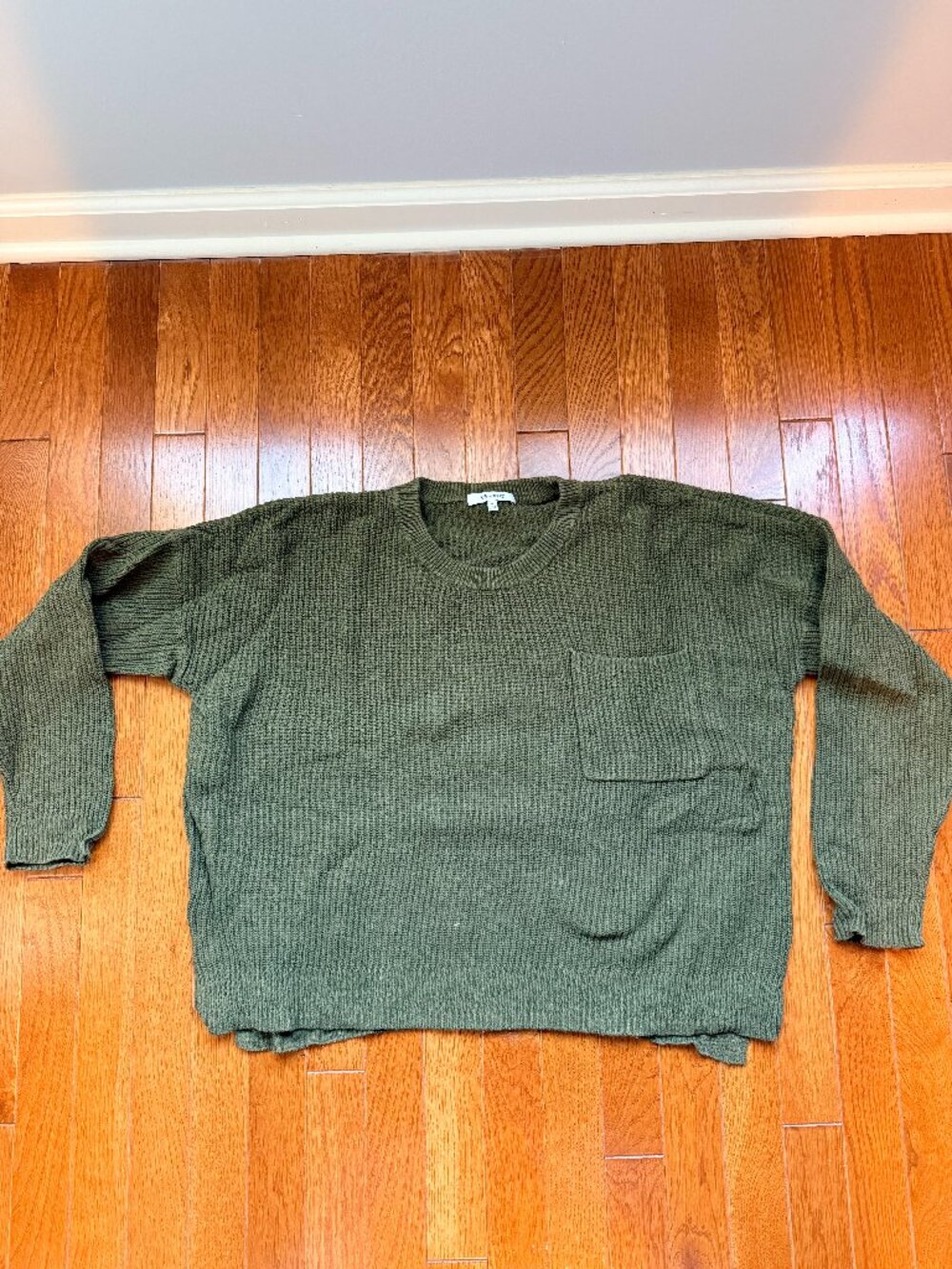 Heavy green sweater with a pocket